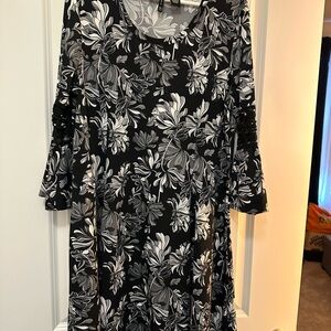 New Directions Black and White Floral Dress